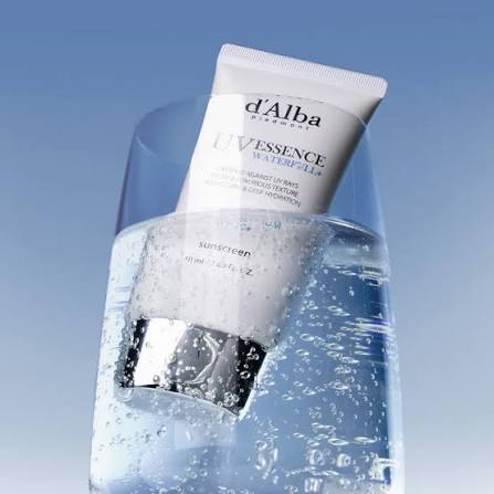 D'Alba Waterfull Essence Lightweight Sunscreen SPF50+